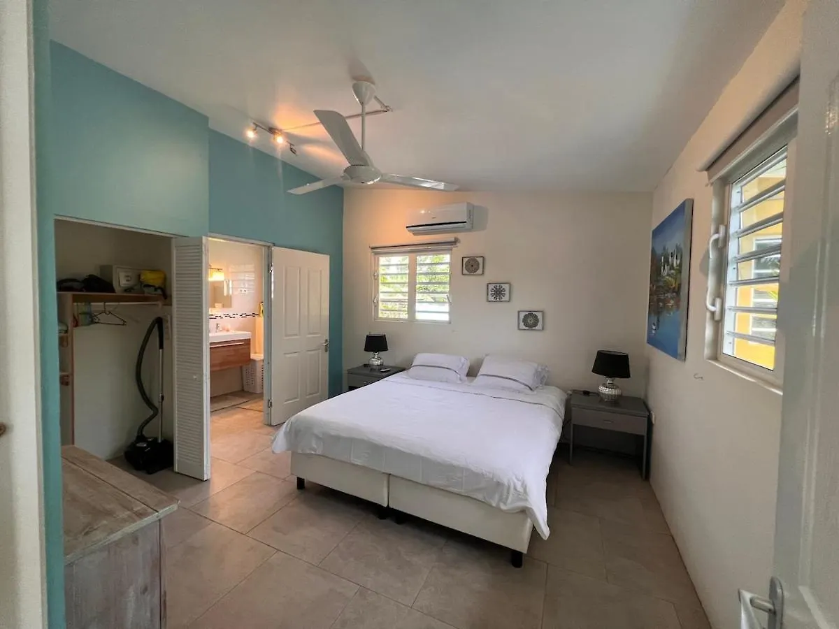 Apartment Nos Cu Nos, Ruim Appartement 65 M2 Met Zwembad,Inclusief Water En Electriciteit Willemstad
